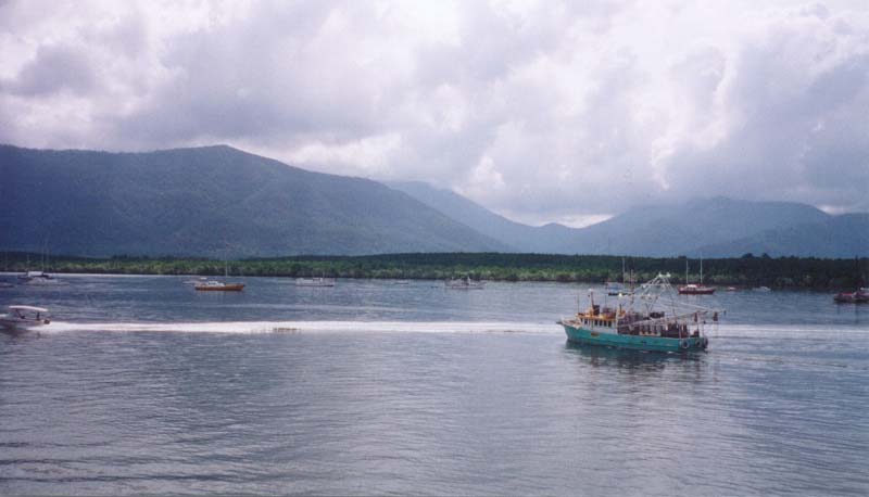 2001_aus_cairns_harbor