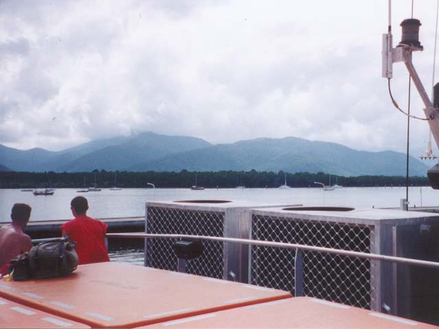 2001_aus_cairns_harbor2