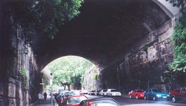 2001_aus_sydney_sandstone_tunnel