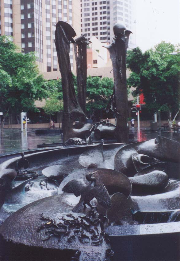 2001_aus_sydney_sculpture_fountain_2